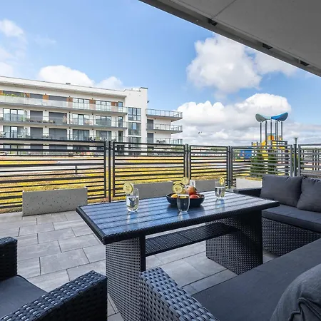 Apartment Bright With Parking, Air Conditioning & By Renters *