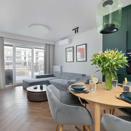 Bright With Parking, Air Conditioning & By Renters *