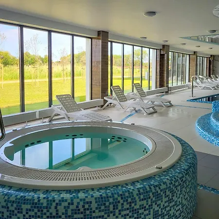 Apartment Bright With Parking, Air Conditioning & By Renters *