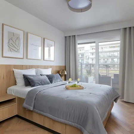 Apartment Bright With Parking, Air Conditioning & By Renters *