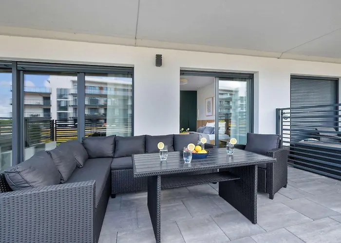 Bright With Parking, Air Conditioning & By Renters Apartment Dziwnow