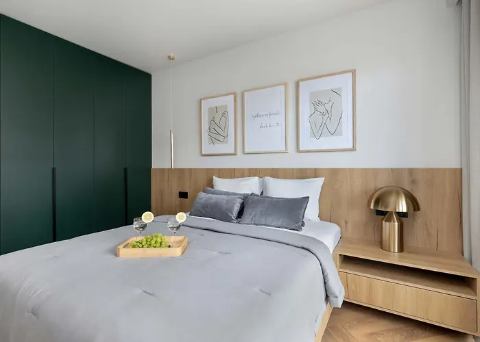 Bright With Parking, Air Conditioning & By Renters *