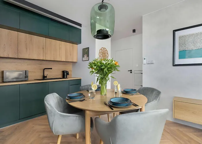 Bright With Parking, Air Conditioning & By Renters Apartment